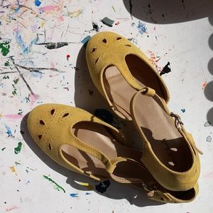 Brand new yellow flats